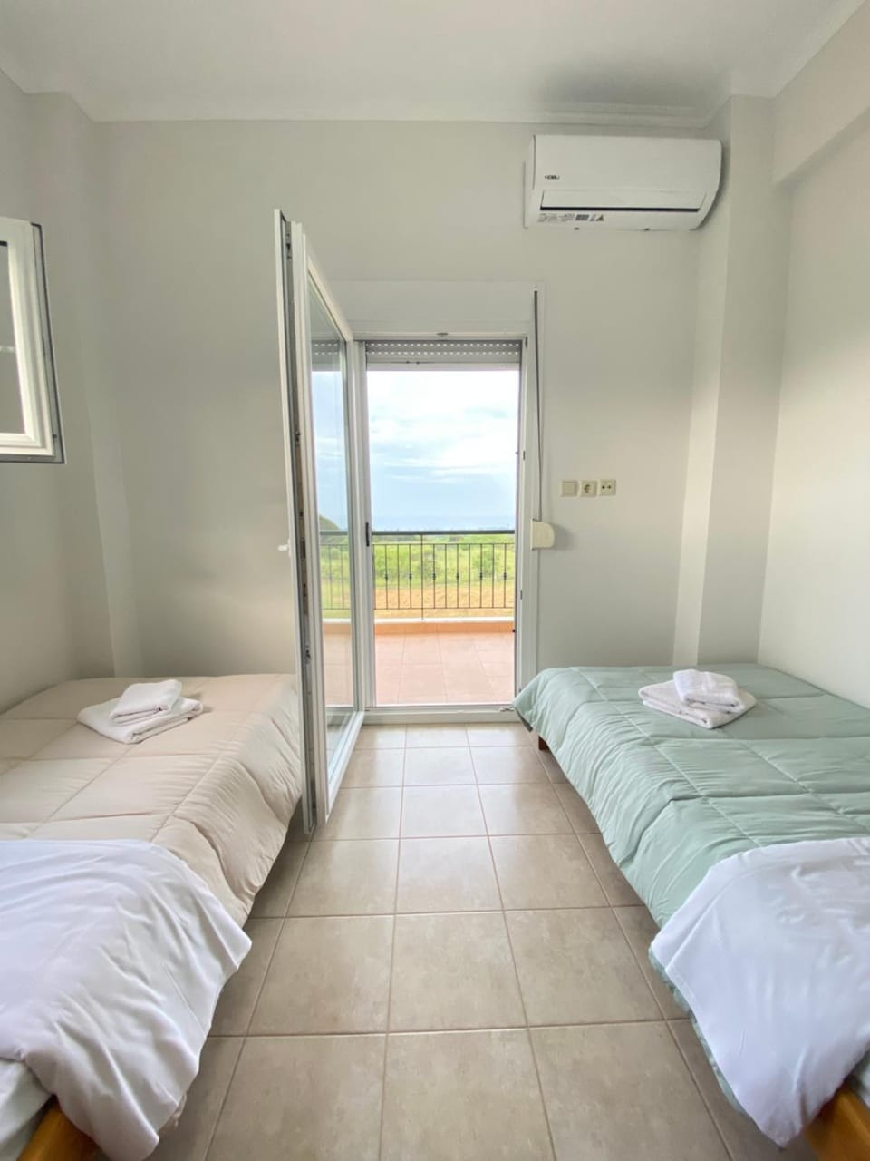Bedroom, air conditioner