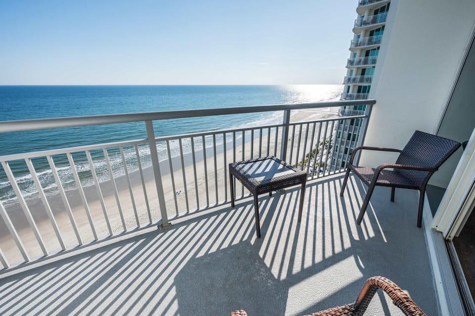 Romantic Honey Moon Suite, Direct Oceanfront,Pools Apartment in Myrtle Beach