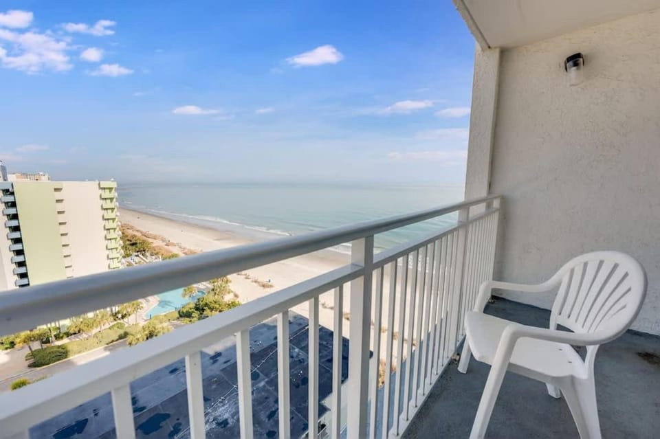 Beautiful High-Floor w Ocean View Newly Renovated Apartment in Myrtle Beach