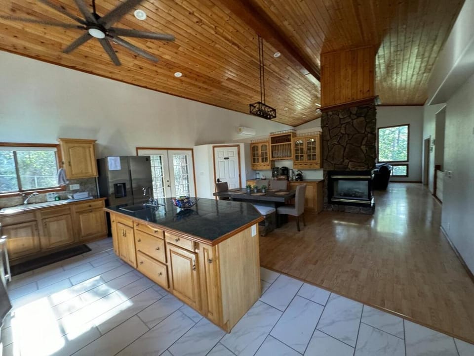 Cozy Pine Cabin Cabin in Strawberry