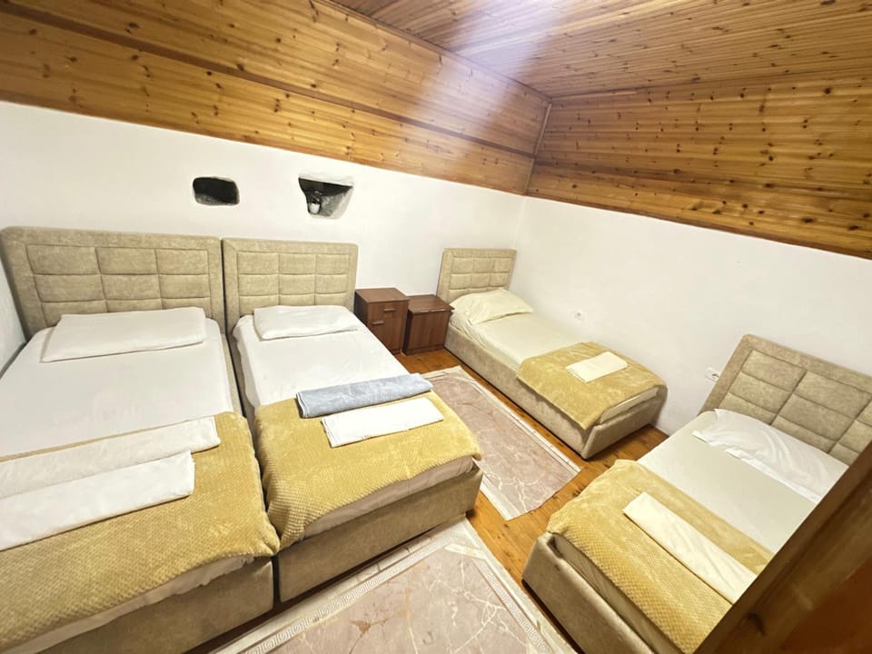 Lokthi Guesthaose Bed and Breakfast in Montenegro