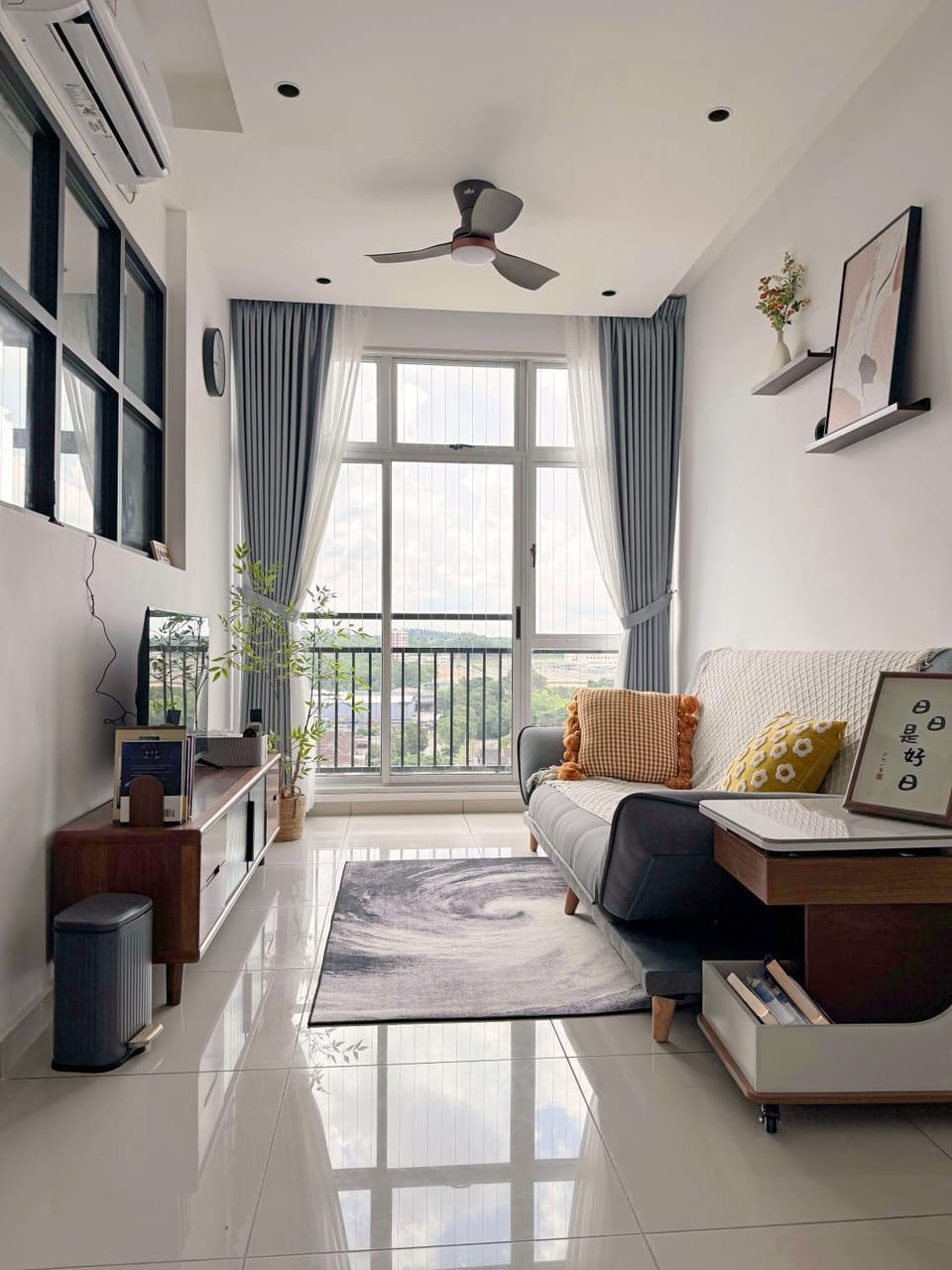 TV and multimedia, Living room, Seating area, air conditioner