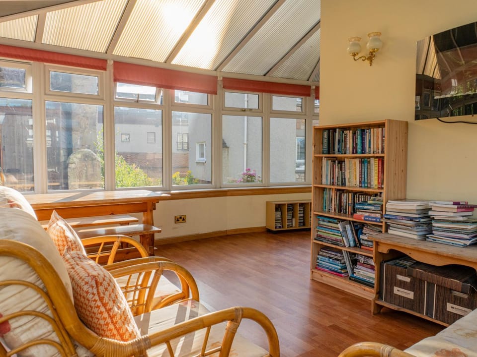 Summer, Library, Living room, Seating area, Dining area