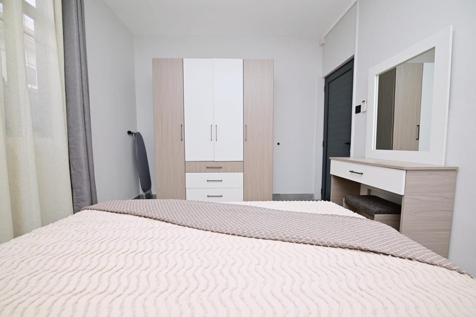 Bed, Photo of the whole room, Bedroom, hair dresser, wardrobe