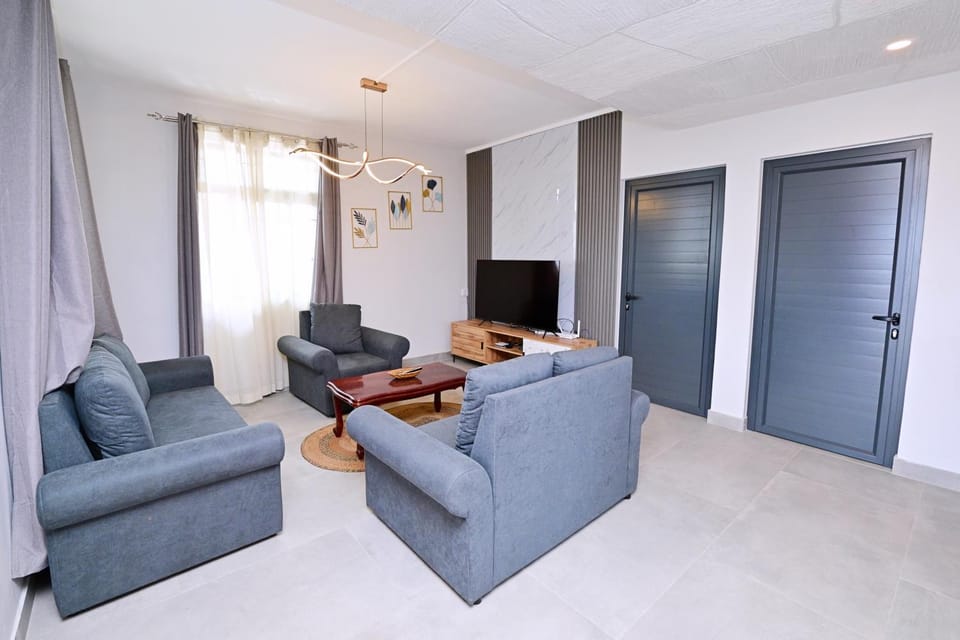 Communal lounge/ TV room, TV and multimedia, Living room, Seating area, Evening entertainment