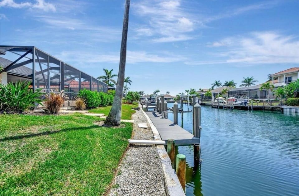 Pirates Cove Marco Island, saltwater pool, bikes, water sports, paddle boards included! House in Marco Island