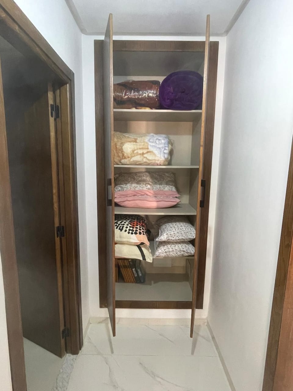 towels, wardrobe