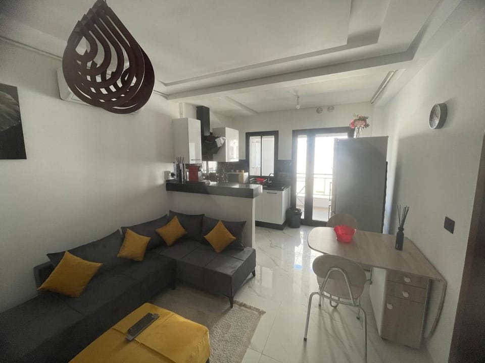 Kitchen or kitchenette, Living room, Seating area, Dining area