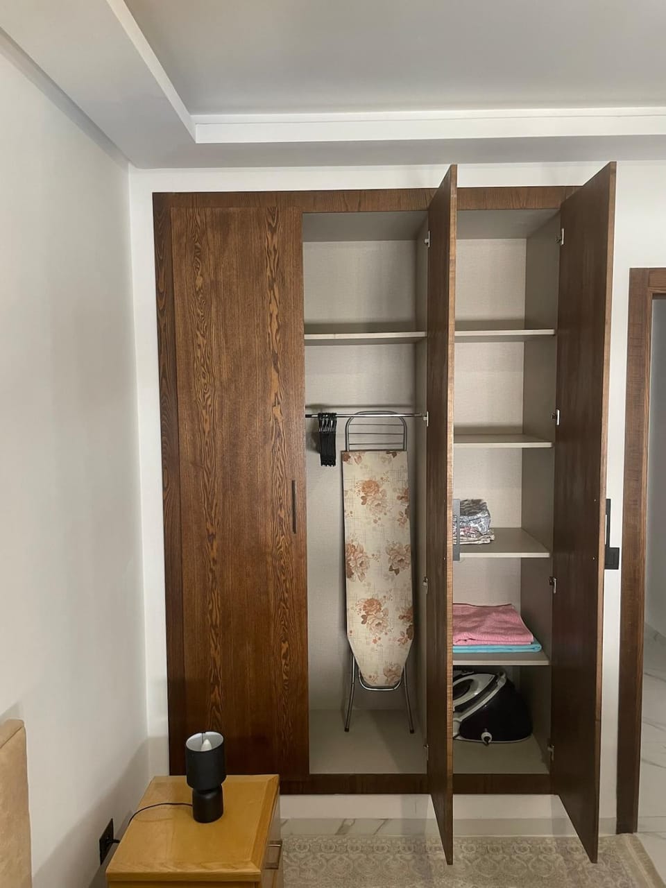 towels, wardrobe