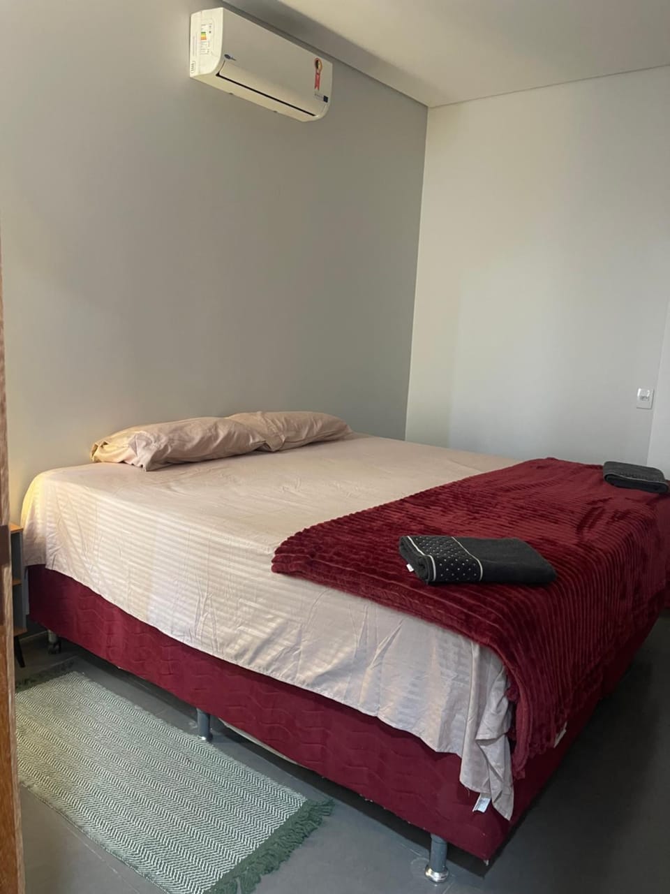 Bed, Photo of the whole room, Bedroom, air conditioner