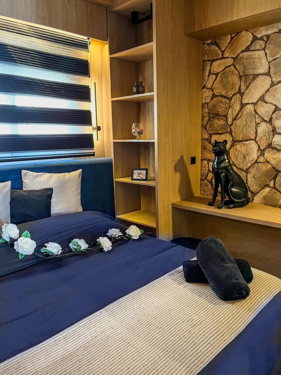 Bed, Photo of the whole room, Bedroom, towels