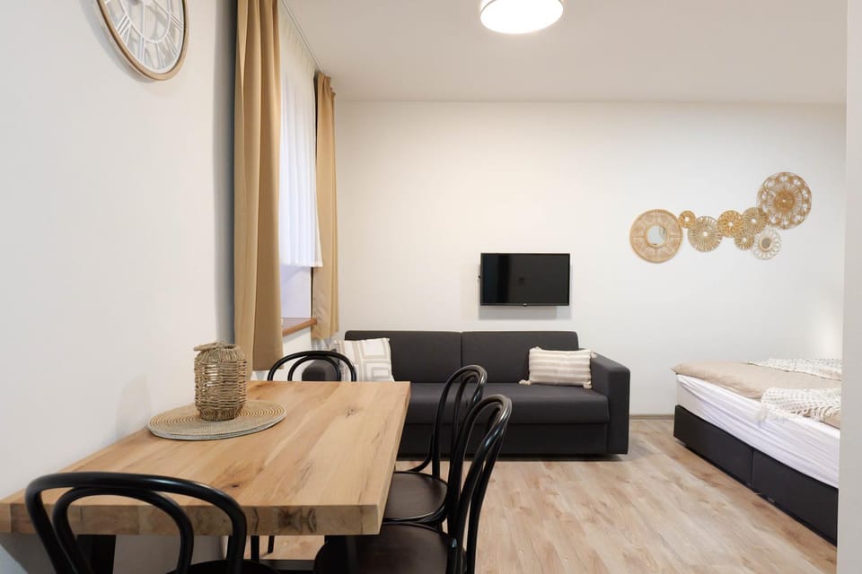 Living room, Lunch