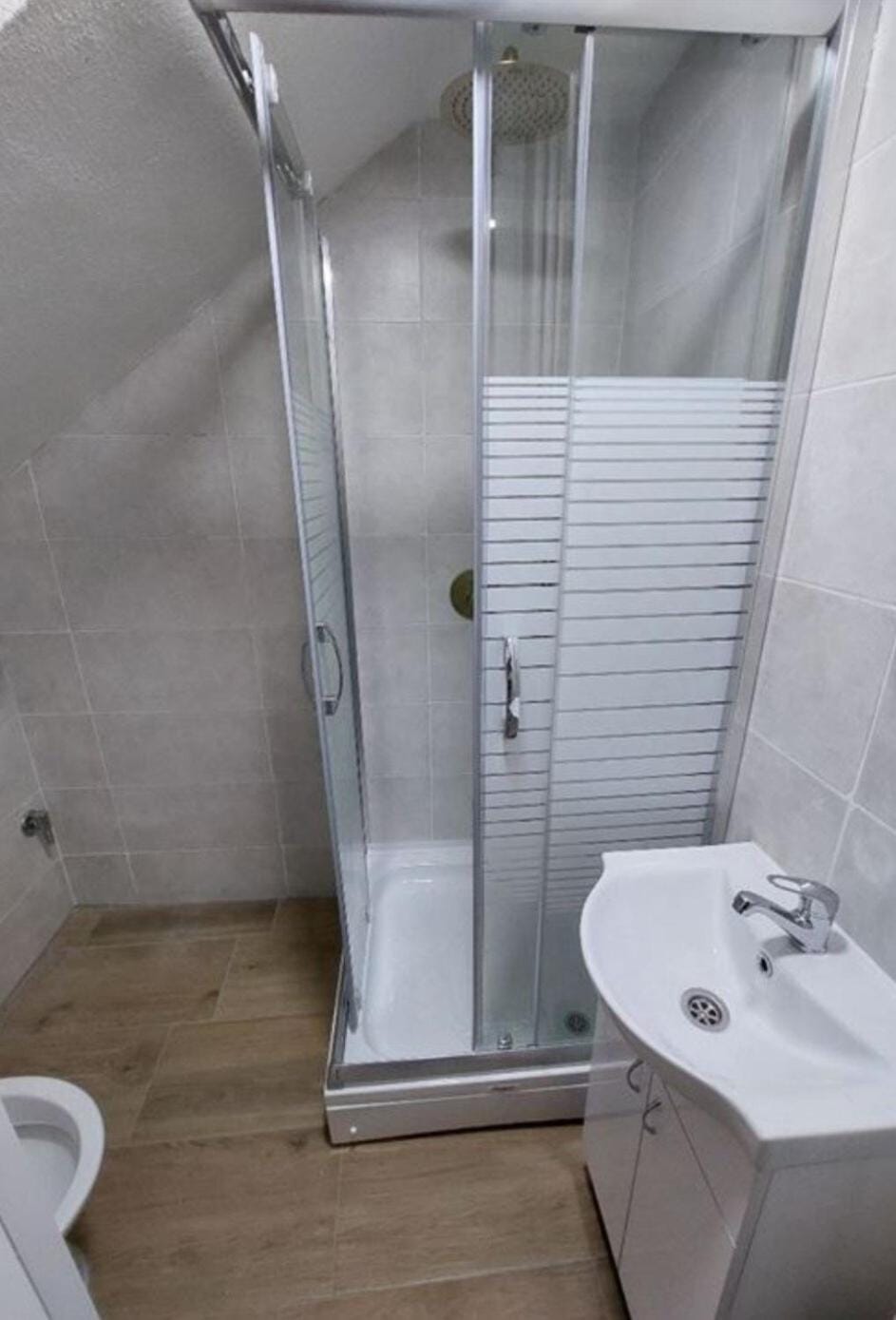 Shower, Toilet