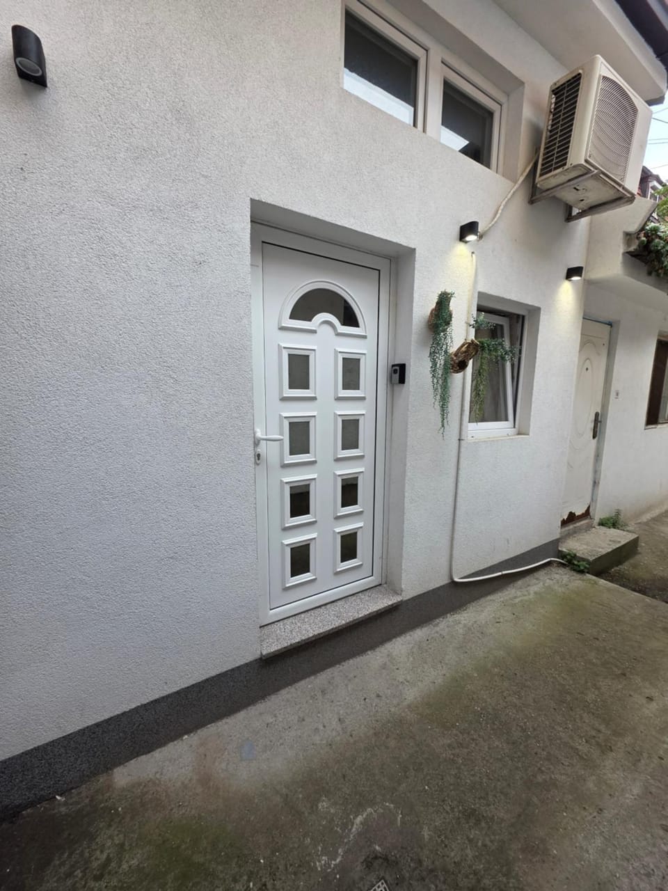 Property building, Facade/entrance, Day