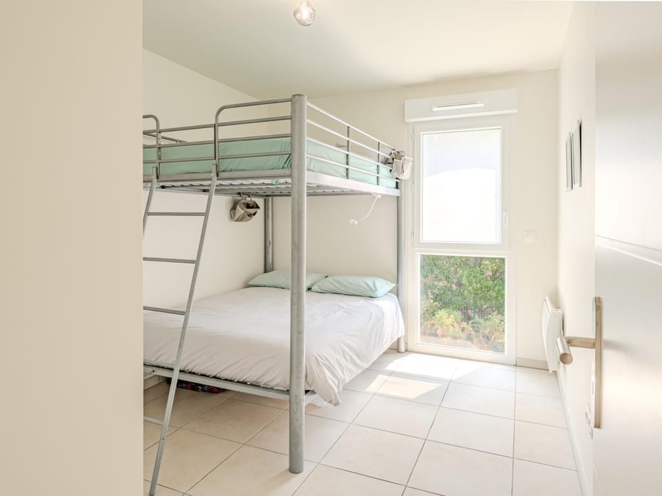 Photo of the whole room, Bedroom, bunk bed