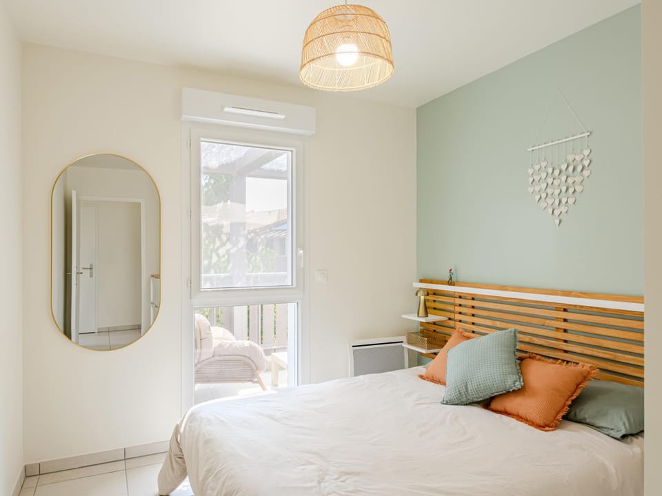 Bed, Photo of the whole room, Bedroom