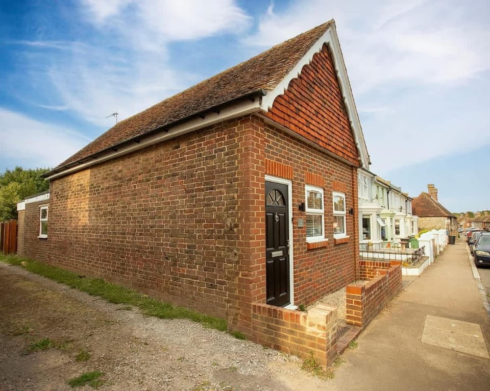 Luxury Cottage with Hot Tub near Pevensey Castle House in Rother District