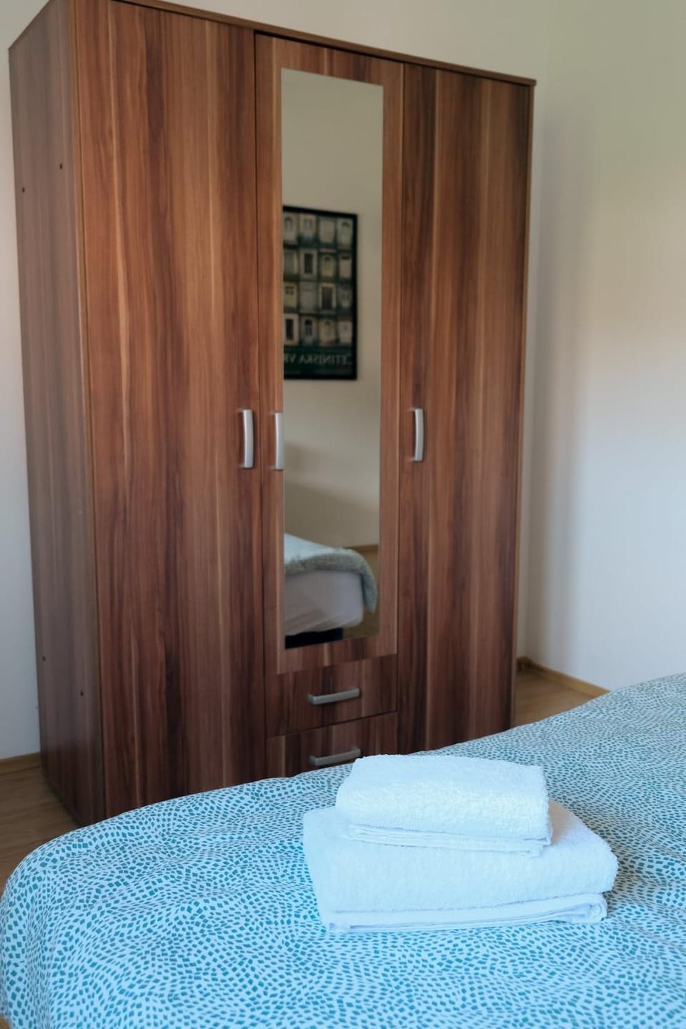 Bedroom, towels, wardrobe