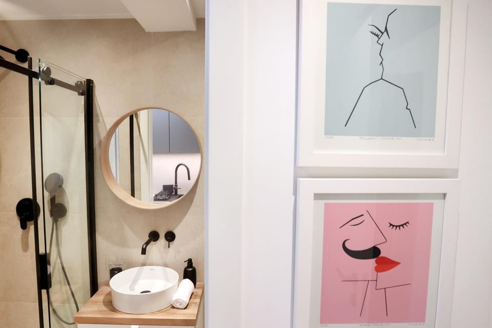 Bathroom, towels