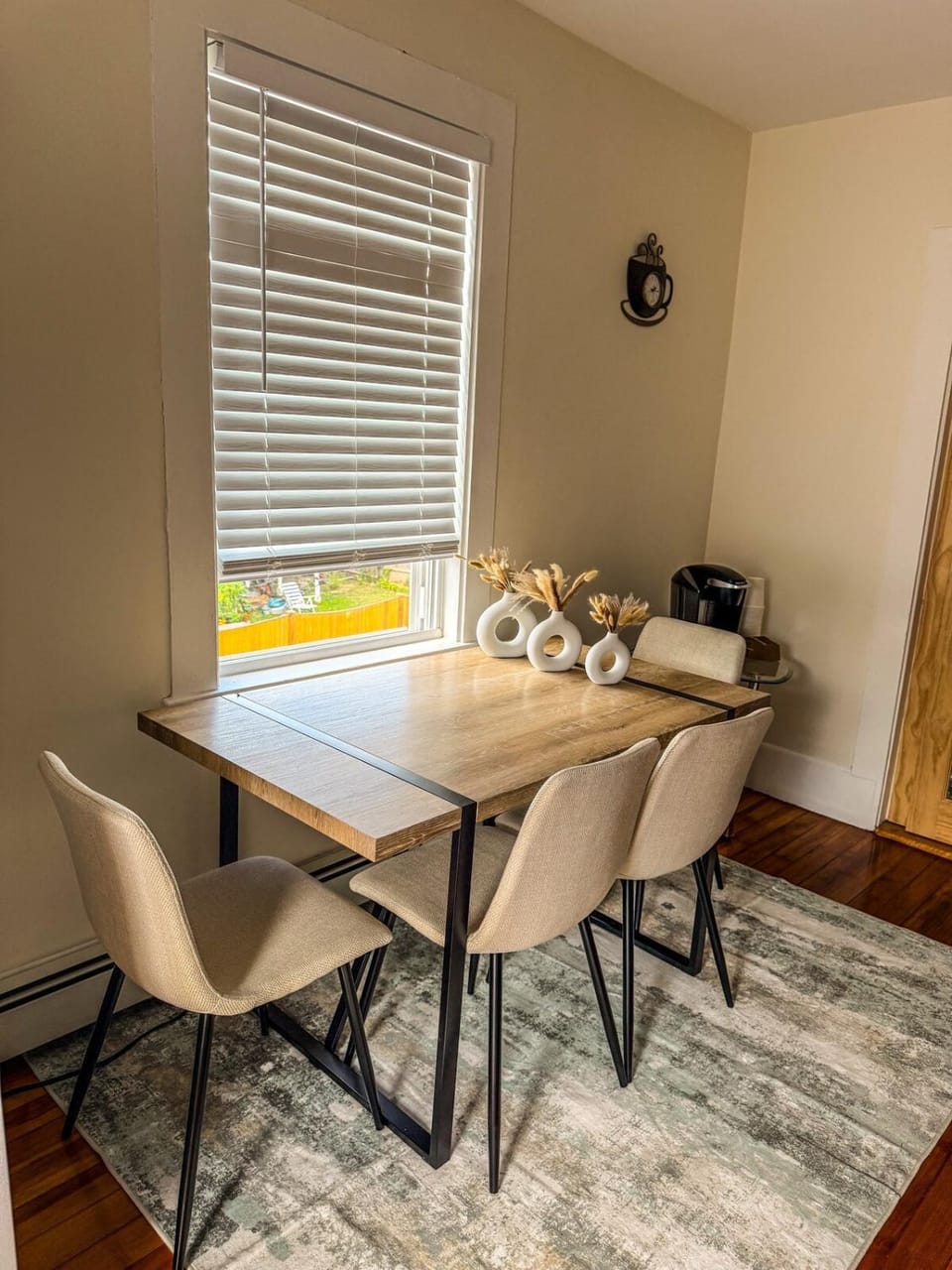 Seating area, Dining area