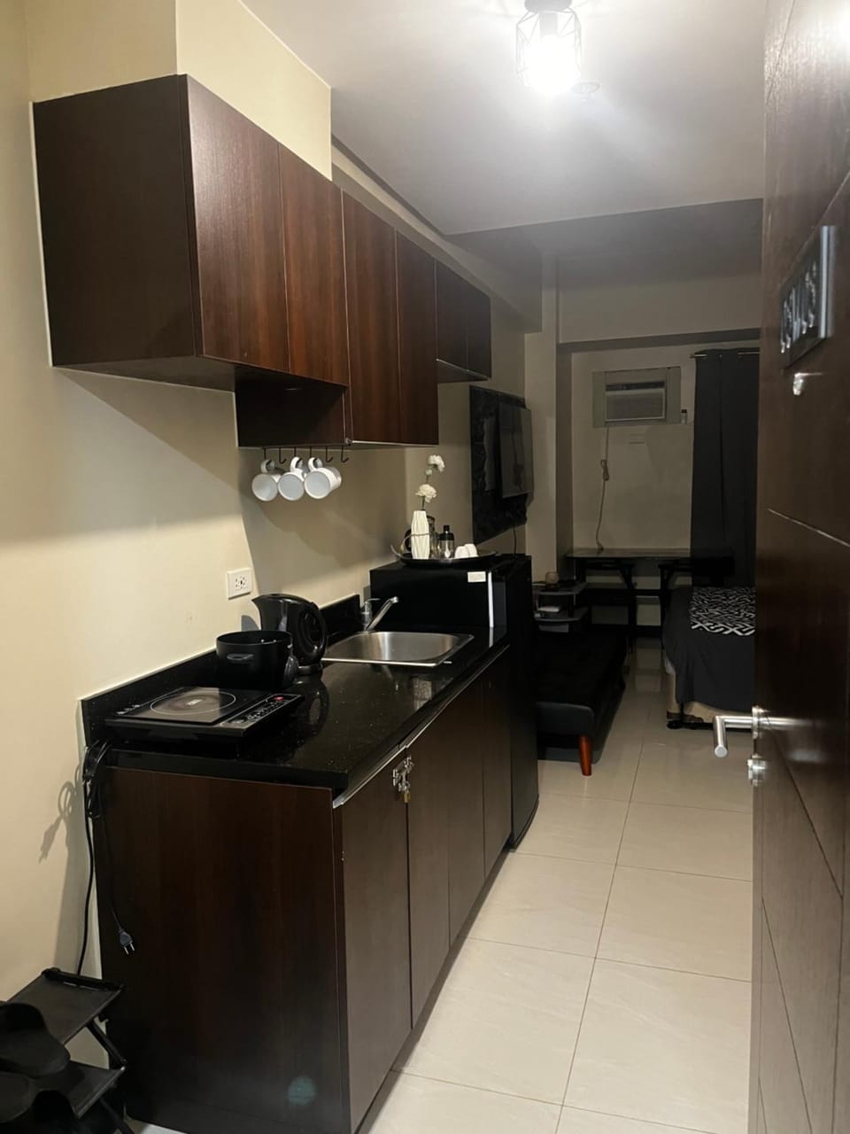 Aurora Escalades Residences Hotel in Quezon City