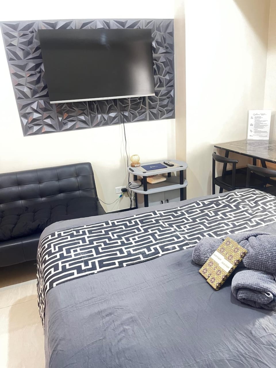 Aurora Escalades Residences Hotel in Quezon City