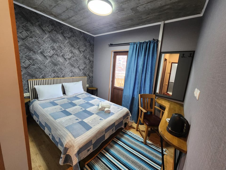 Bed, Living room, Photo of the whole room, Seating area, Bedroom