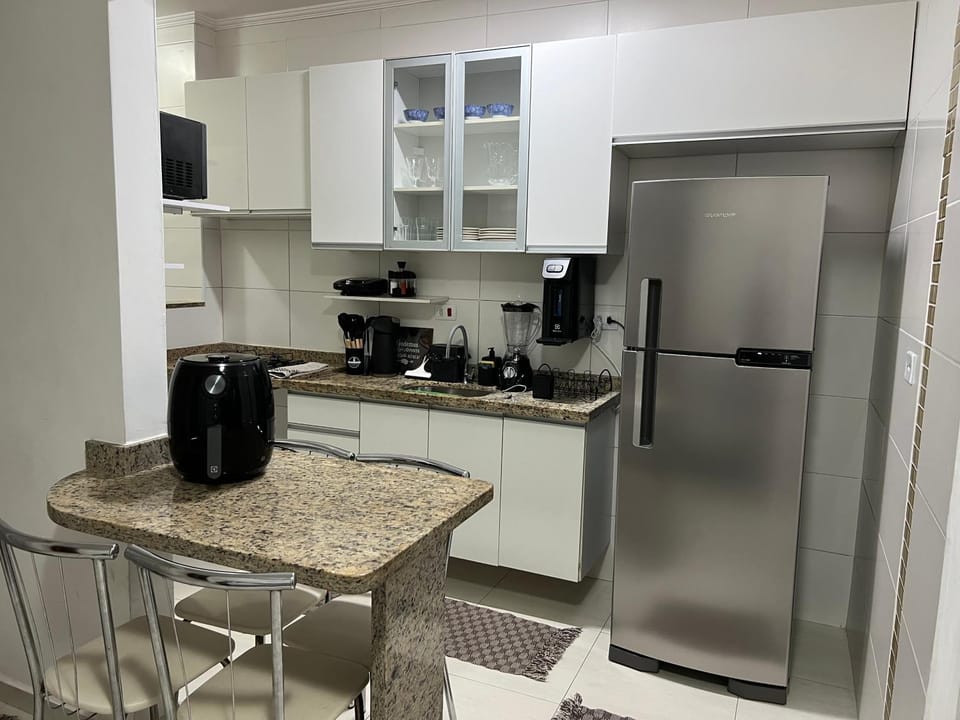 Coffee/tea facilities, Kitchen or kitchenette, stove