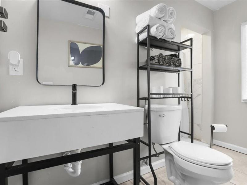 Shower, Toilet