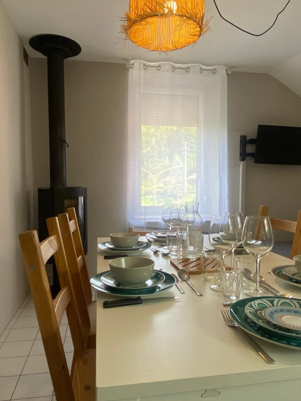 TV and multimedia, Living room, Seating area, Dining area, fireplace