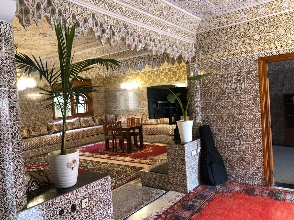 Communal lounge/ TV room, TV and multimedia, Living room, Lounge or bar, Seating area, Evening entertainment, Evening entertainment