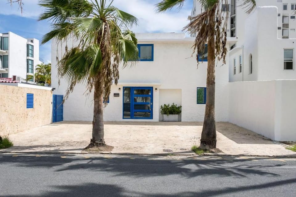 Ocean Park 1BD 1BA Pool Walk to beach -Santorini4 Vacation rental in San Juan