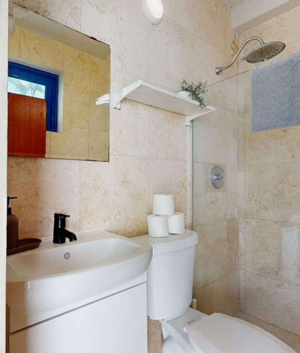 Ocean Park 1BD 1BA Pool Walk to beach -Santorini4 Vacation rental in San Juan