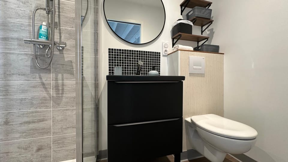 Shower, Toilet, Bathroom
