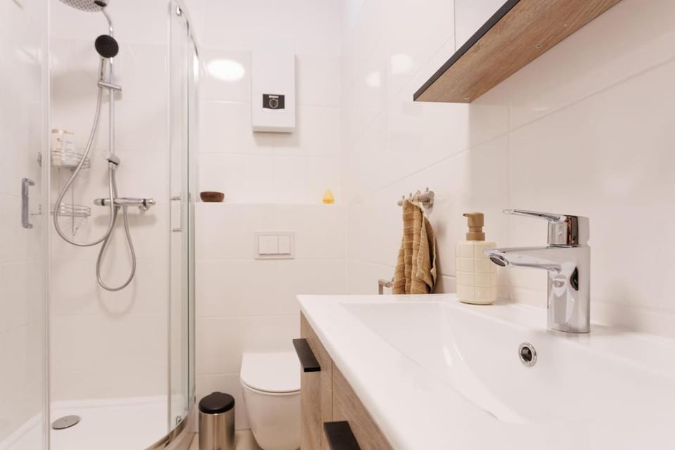 Central Renovated Apartment with AC & Free Parking Apartment in Vienna