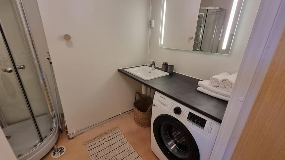 Bathroom, towels, washing machine