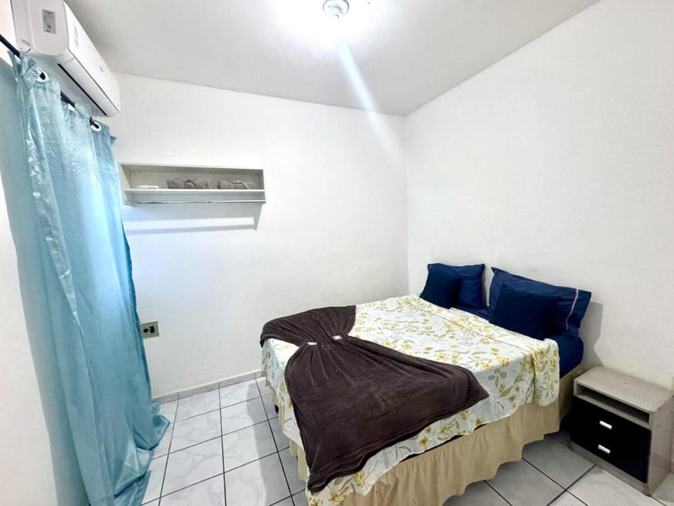APT3S Grande Centralizado com 2 Quartos WIFI Smart TV Garagem ARcondiconado Apartment in Petrolina