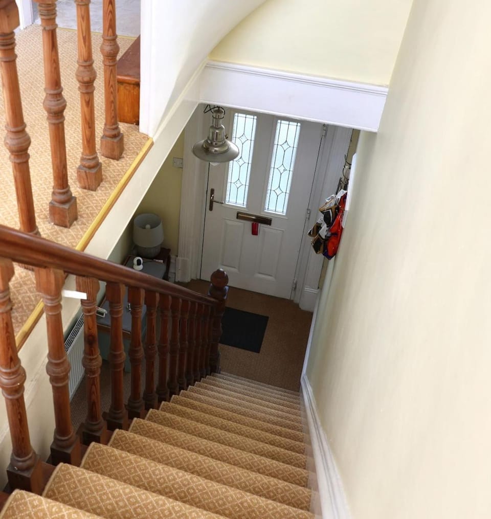 Cosy 3 Bed Home, Holywell Green House in Calderdale