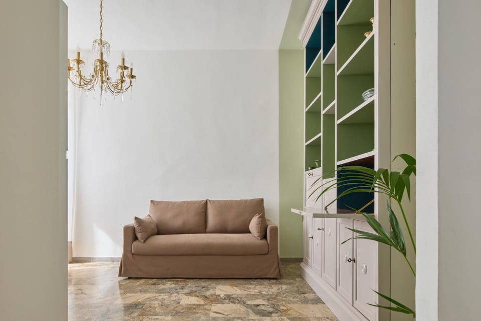 Coffee/tea facilities, Living room, Seating area, internet, wardrobe