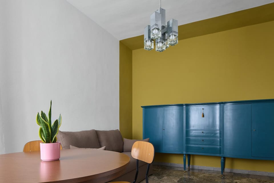 Living room, Seating area, Dining area, internet
