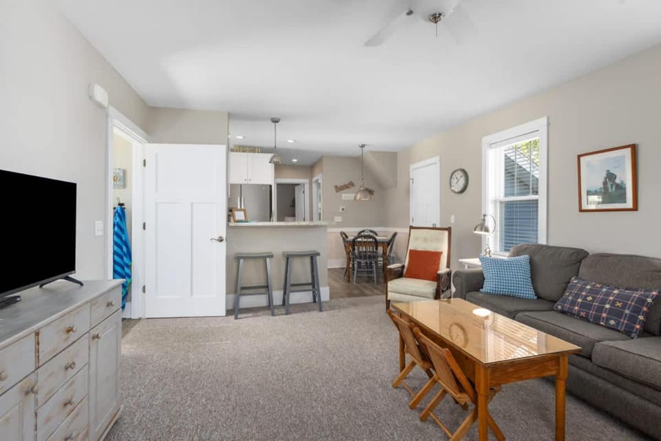 Clinton Ave Retreat Apartment in Grand Haven