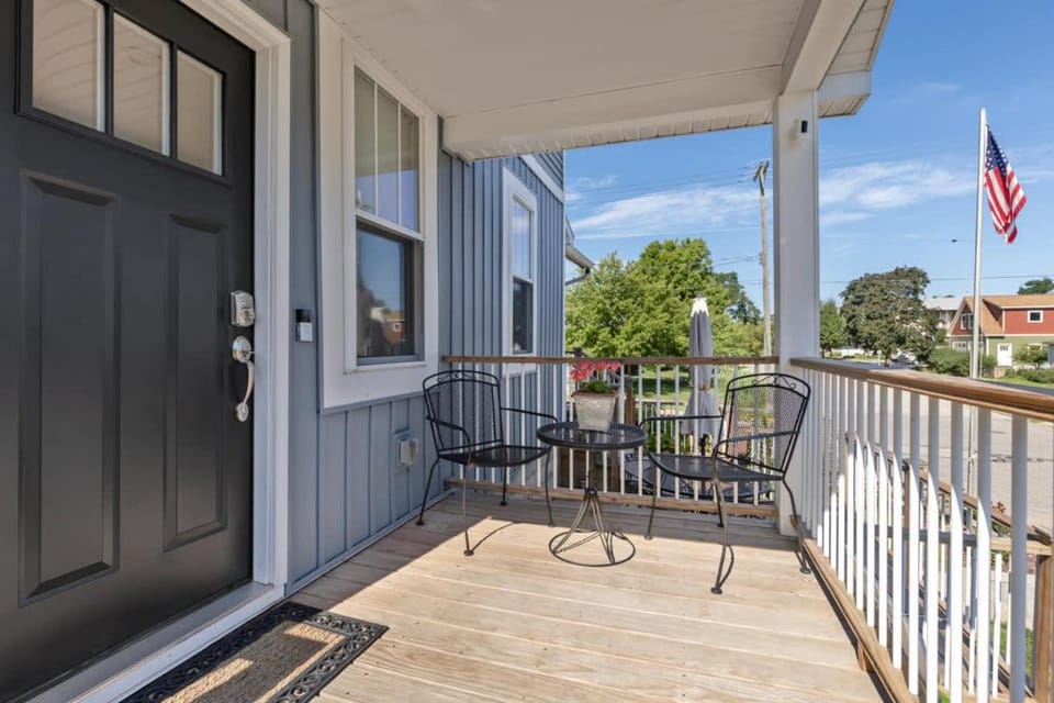 Clinton Ave Retreat Apartment in Grand Haven