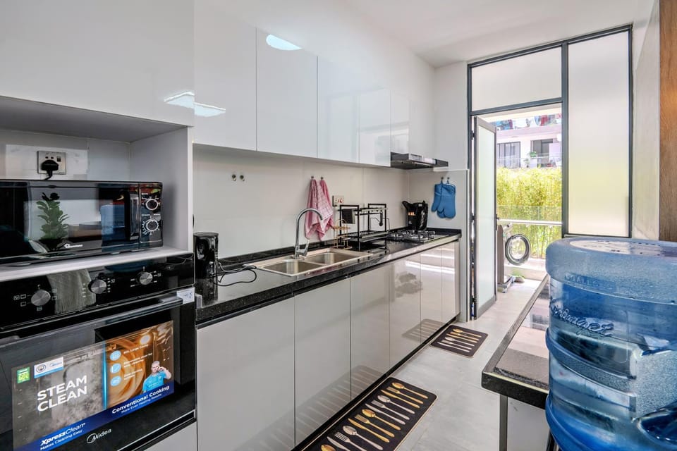 Kitchen or kitchenette, oven, stove