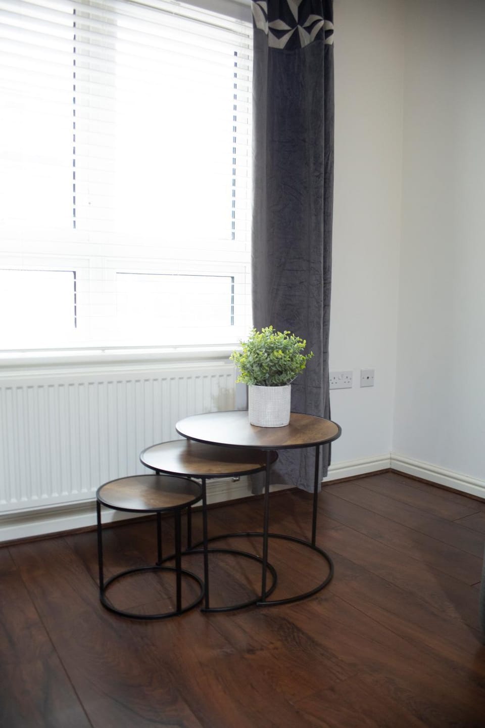 3 bed spacious home for construction workers and families with parking spaces 2 and half bathroom& ensuite Free wifi Apartment in Ashford