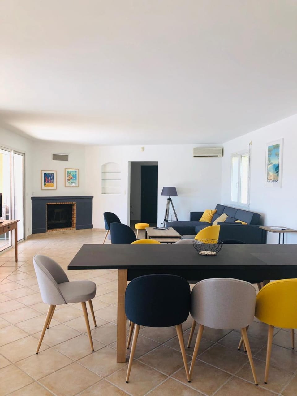 Living room, Seating area, Dining area