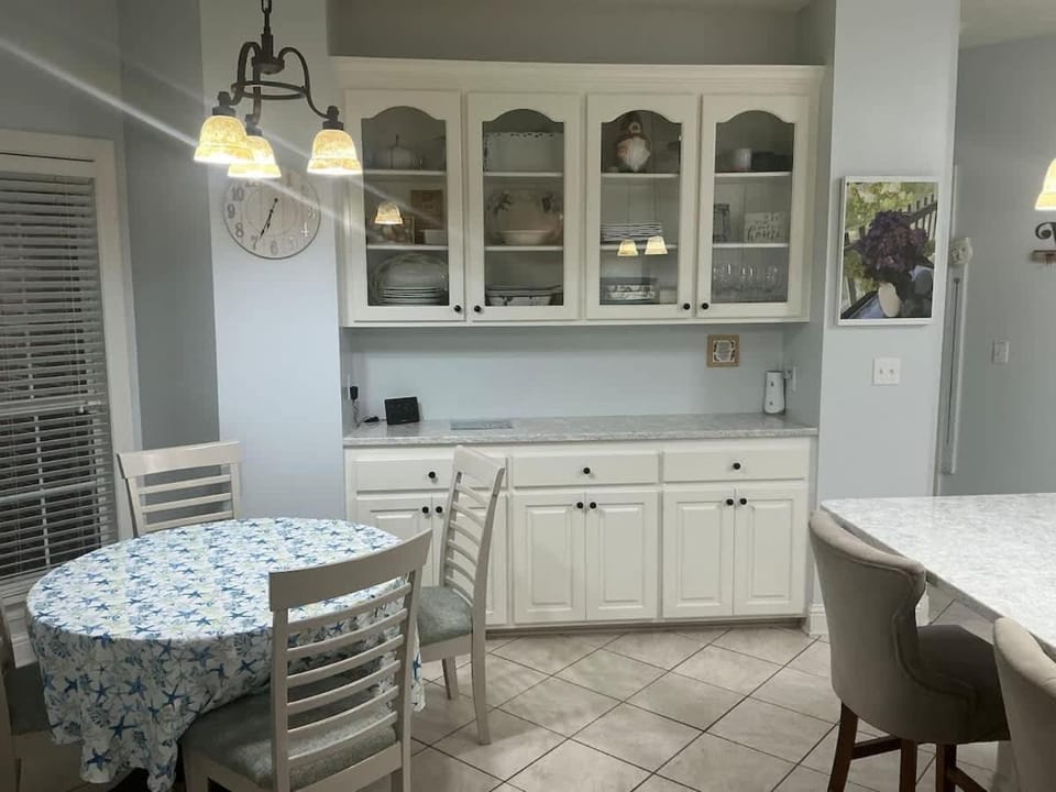 Spacious King Suite Home With Serene Patio House in Hattiesburg
