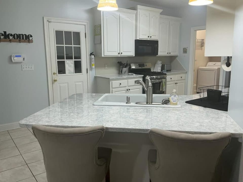 Spacious King Suite Home With Serene Patio House in Hattiesburg