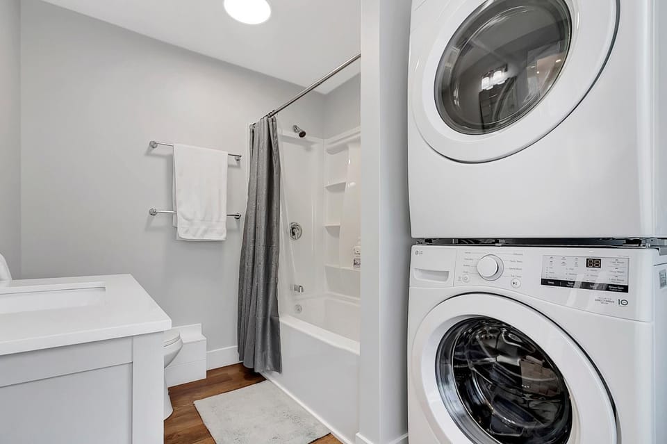 Shower, Bathroom, washing machine, dryer