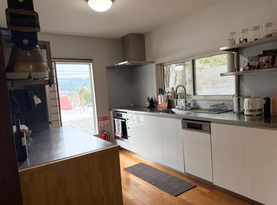 Kitchen or kitchenette, dishwasher, toaster