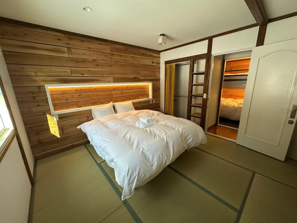 Bed, Photo of the whole room